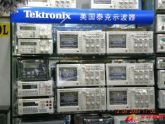 Tektronix TDS2002C 數字70 MHz示波器